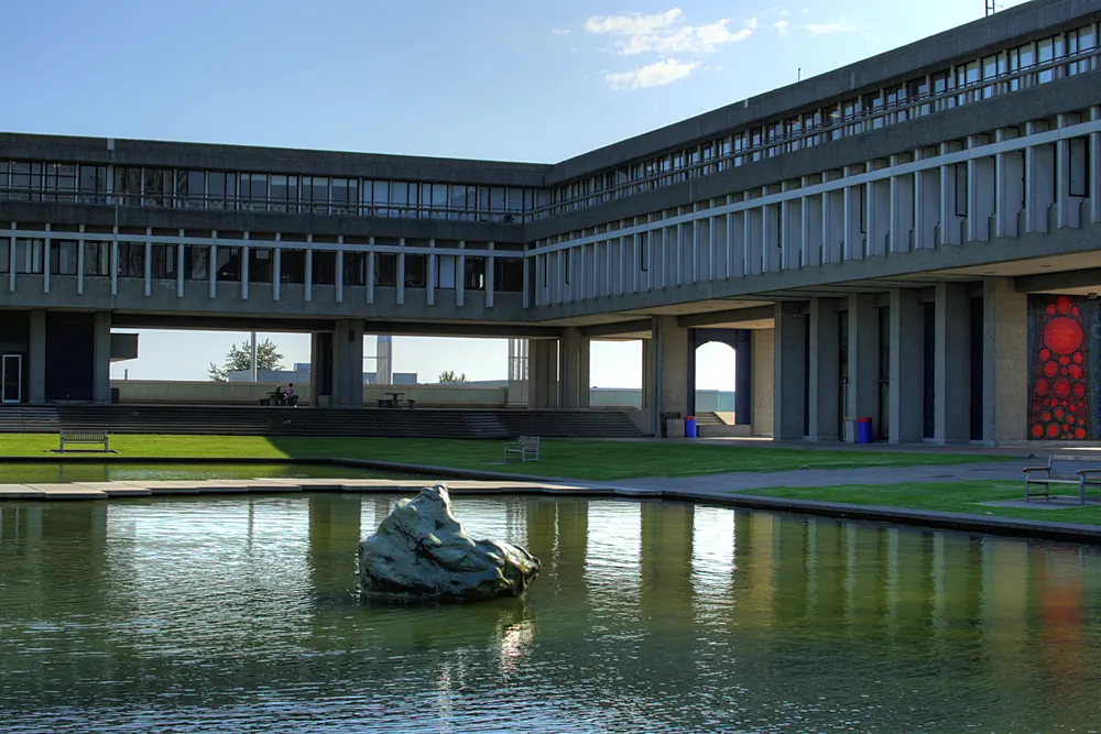 Burnaby — Simon Fraser University programı için temsilî şehir/kampüs fotoğrafı